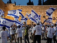 Тысячи израильтян празднуют День Иерусалима у Стены Плача