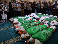 Тела тринадцати боевиков ХАМАС во время их похорон в главной мечети городе Газа, 13 мая 2021 года