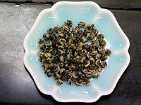 В хорошем жасминовом чае вы никогда не встретите большого количества цветов жасмина
