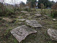 На одном из кладбищ Ужгорода вандалы осквернили еврейские могилы