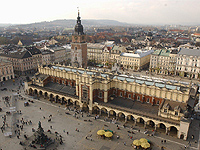 В Кракове хотят запретить продажу сувениров в виде еврея, считающего деньги
