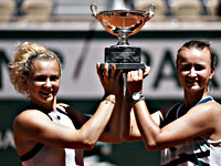 Победительницами Открытого чемпионата Франции стали Барбора Крейчикова и Катерина Синякова