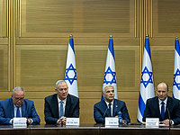 Слева направо: Авигдор Либерман, Бени Ганц, Яир Лапид, Нафтали Беннет