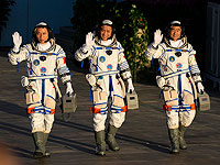 На китайскую орбитальную станцию прибыл первый экипаж