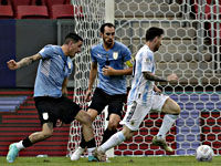 Месси сделал голевую передачу. Аргентинцы одолели сборную Уругвая