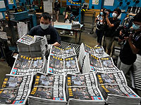 В Гонконге закрывается крупнейшая газета оппозиции