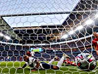 Англия - Дания. Автогол Симона Кьера