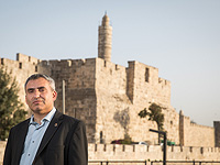Зеэв Элькин. Фото было сделано в период выборов мэра Иерусалима