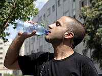 Жара в Израиле в день поста Девятого ава: медики рекомендуют пить воду (иллюстрация)