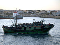 Около побережья Туниса затонула лодка с мигрантами, не менее 17 погибших