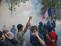 В Париже полиция применила слезоточивый газ на демонстрации против "COVID-диктатуры"