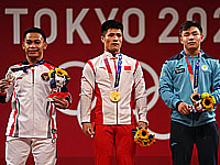 Олимпиада. Тяжелая атлетика. Китаец установил два олимпийских рекорда. Спортсмен из Казахстана завоевал бронзу