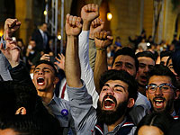 Манифестанты в Тегеране скандируют: "Смерть диктатору!"