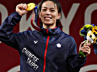 Олимпиада. Тяжелая атлетика. Спортсменка из Тайваня установила три олимпийских рекорда