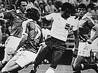 Чемпионат мира 1982 года. Порфирио Бетанкур (в белой футболке) в матче против сборной Северной Ирландии