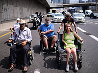 На перекрестке Азриэли в Тель-Авиве проходит акция протеста инвалидов