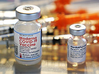 FDA одобрило третью прививку Pfizer или Moderna для людей с ослабленной иммунной системой