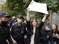 В Москве прошли пикеты журналистов в поддержку "Дождя", есть задержанные