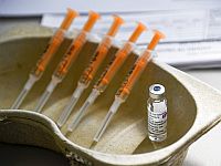 Команда, стоящая за оксфордской вакциной против COVID-19, начинает испытания вакцины против рака на людях