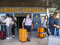 В международном аэропорту Никоса Казандзакиса в Ираклионе (Крит, Греция)