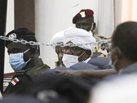 Бывший президент Судана Омар аль-Башир в суде