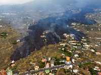 Извержение вулкана на Канарах привело к уничтожению более 100 жилых домов