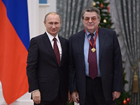 Президент РФ Владимир Путин и Александр Ширвиндт в декабре 2014 года
