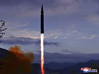 КНДР объявила о проведенных испытаниях гиперзвуковой ракеты "Хвасон-8"