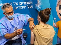 Вакцинация против коронавируса в Израиле: третью "бустерную" прививку получили 48% взрослых
