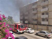 Сильный пожар в жилом доме в Хайфе, проводится эвакуация