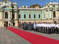 Перед началом церемонии встречи президента Израиля в Киеве. 5 октября 2021 года