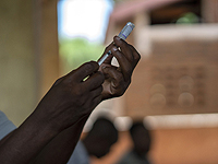 Впервые: ВОЗ рекомендовала использовать вакцину от малярии
