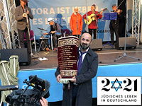 К 900-летию еврейской жизни в Тюрингии местная община получила новый свиток Торы