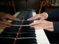Для души и тела: индивидуальные занятия музыкой для болеющих паркинсонизмом в Израиле