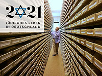 Гэри Мокотофф, специалист по еврейской генеалогии из Нью-Джерси, в картотеке Международной службе розыска в Бад-Арользене, центральная Германия
