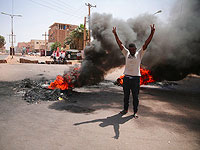 Костры из шин во время акции протеста на следующий день после захвата власти военными Хартум, Судан. 26 октября 2021 года