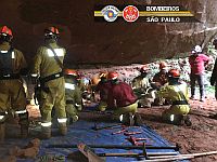 В результате обрушения свода пещеры во время учений в Бразилии погибли девять человек