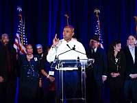Мэром Нью-Йорка избран темнокожий полицейский Эрик Адамс