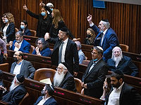 Оппозиция одержала первую победу во время голосования по бюджету на 2022 год