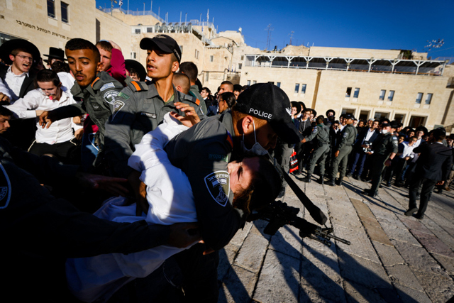 Очередная акция "Женщин Стены" в Иерусалиме, полиция применила силу. Фоторепортаж