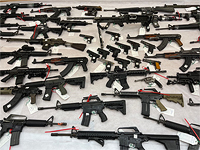 Предъявлено обвинение двадцати арестованным за торговлю оружием и боеприпасами