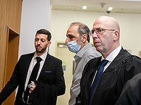 Шмуэль Пелег, дед Эйтана Бирана, прибывает на судебное заседание окружного суда в Тель-Авиве по делу о предполагаемом похищении внука. 11 ноября 2021 года