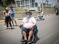 Инвалиды перекрыли перекресток Азриэли в Тель-Авиве