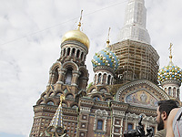 В Петербурге двое подростков задержаны за фото без штанов на фоне храма Спаса на Крови