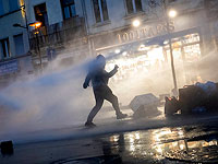 В Брюсселе полиция применила водометы для разгона акции протеста против COVID-ограничений
