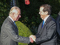 Слева направо: принц Чарльз и президент Герцог