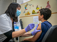 Эпидемия коронавируса: в Израиле началась массовая вакцинация детей 5-11 лет
