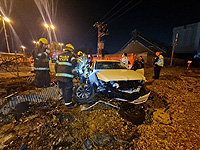 В Хайфе автомобиль врезался в железнодорожное ограждение; двое пострадавших