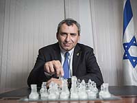 Израильский министр Зеев Элькин сыграл шахматную партию с Гарри Каспаровым в Иерусалиме