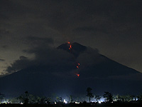 На острове Ява началось извержение вулкана Семеру